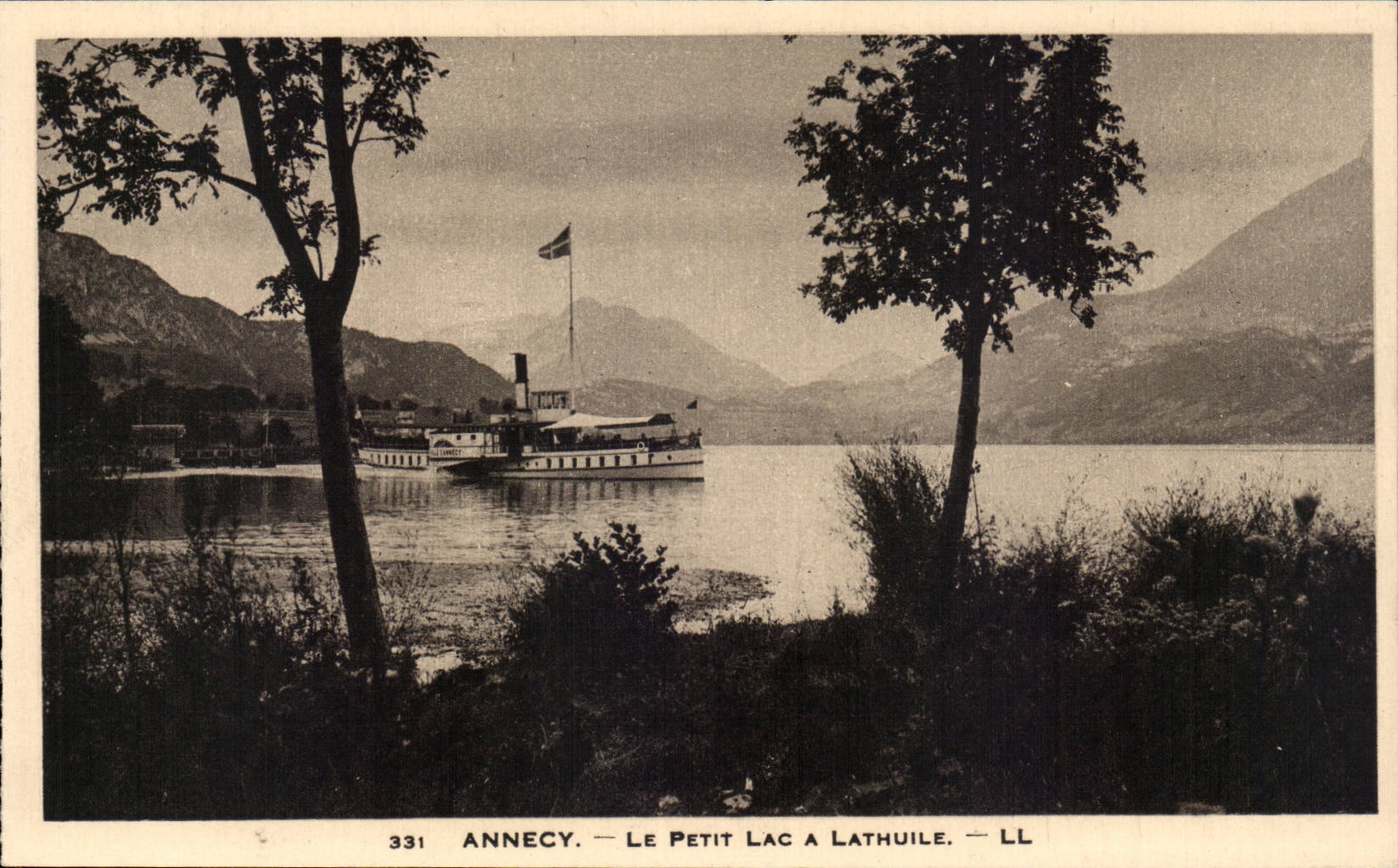 CPA Annecy Le petit lac a Lathuile