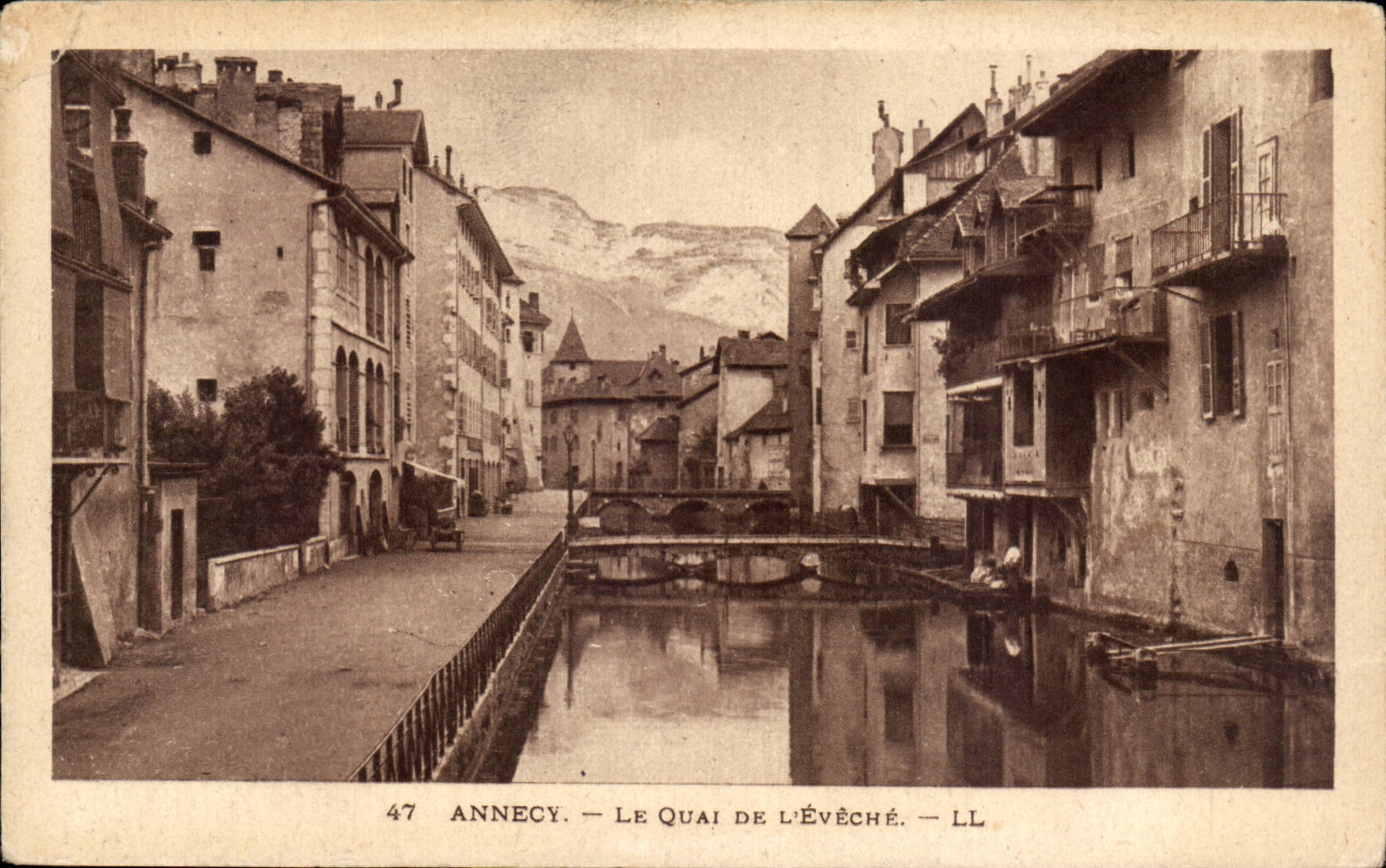 CPA Annecy Le quai de l Eveche