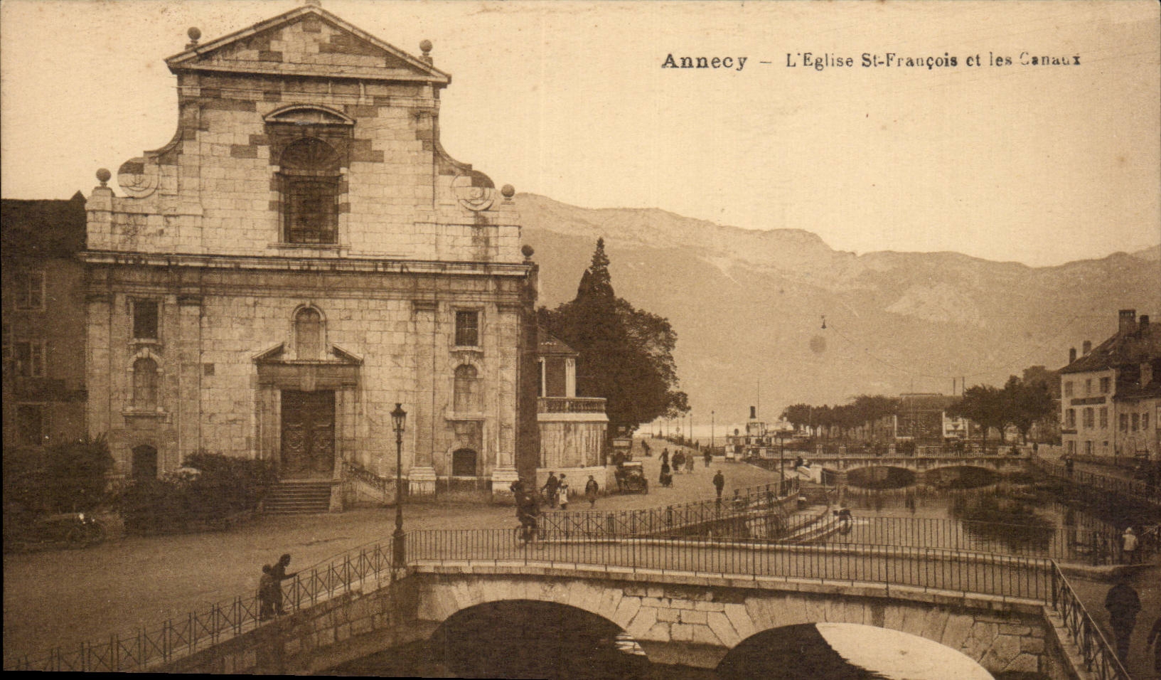 CPA Annecy L eglise St Francois et les canaux