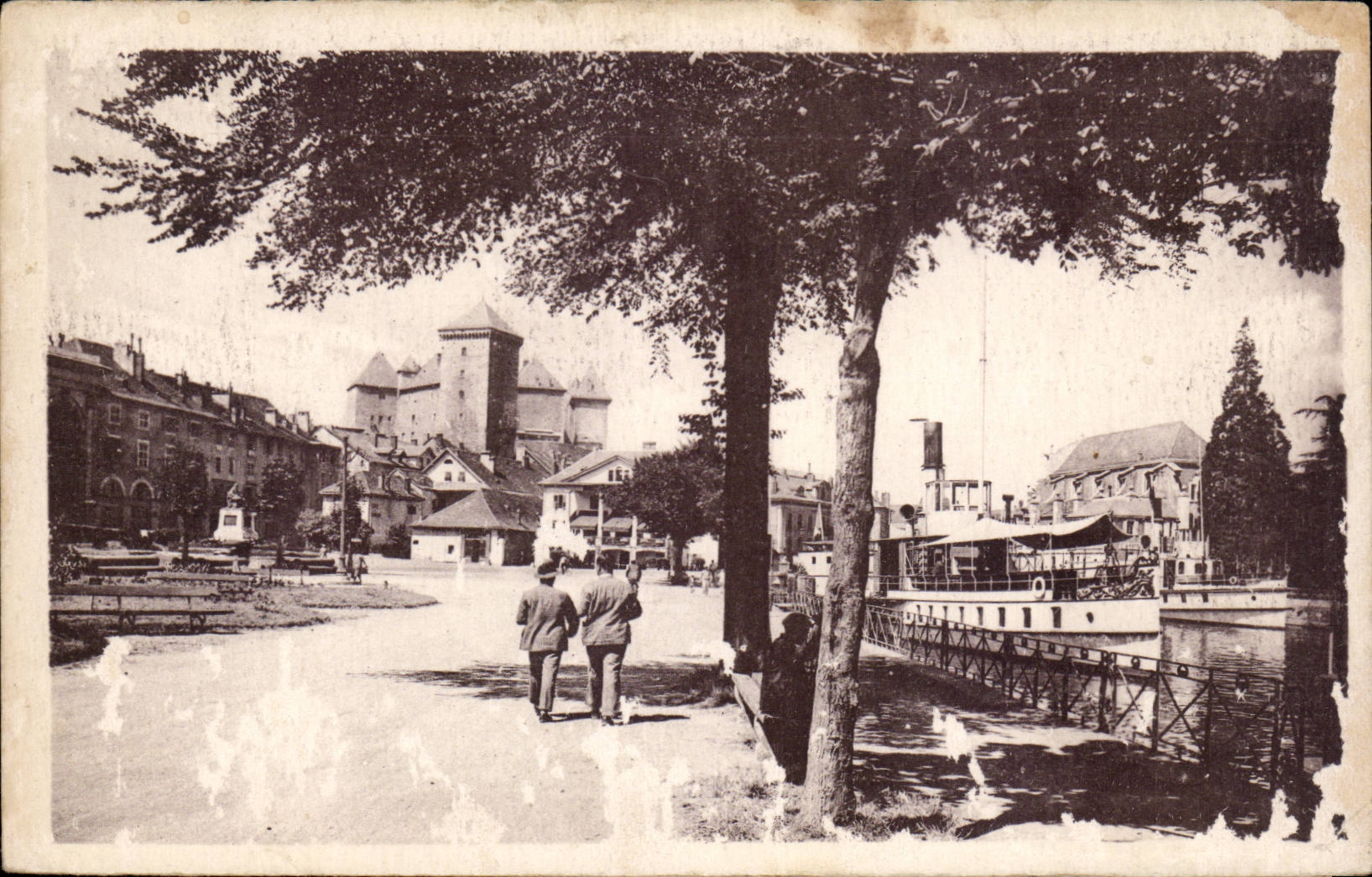 CPA Annecy Place Le port et le chateau
