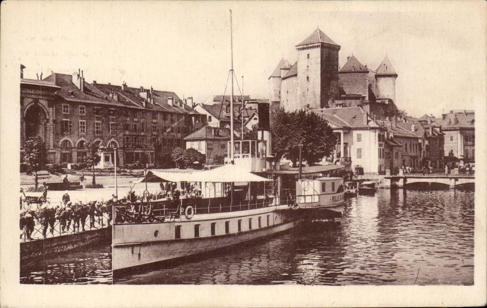 CPA Annecy Le port Le chateau