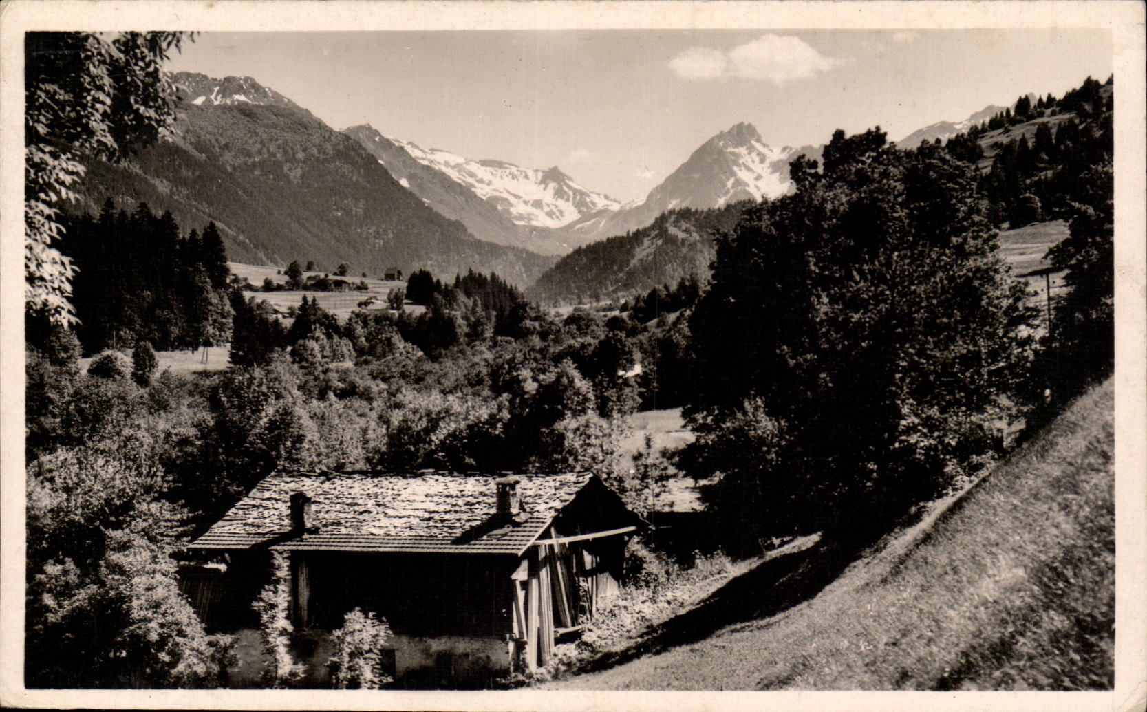 CPA Route of Saint Gervais les Bains has St Nicolas de Veroce Vue on the collar of the Catch