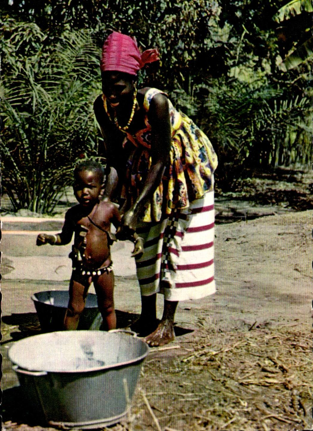 Africa - Africa - Africa Colors - Washing the baby - CPA