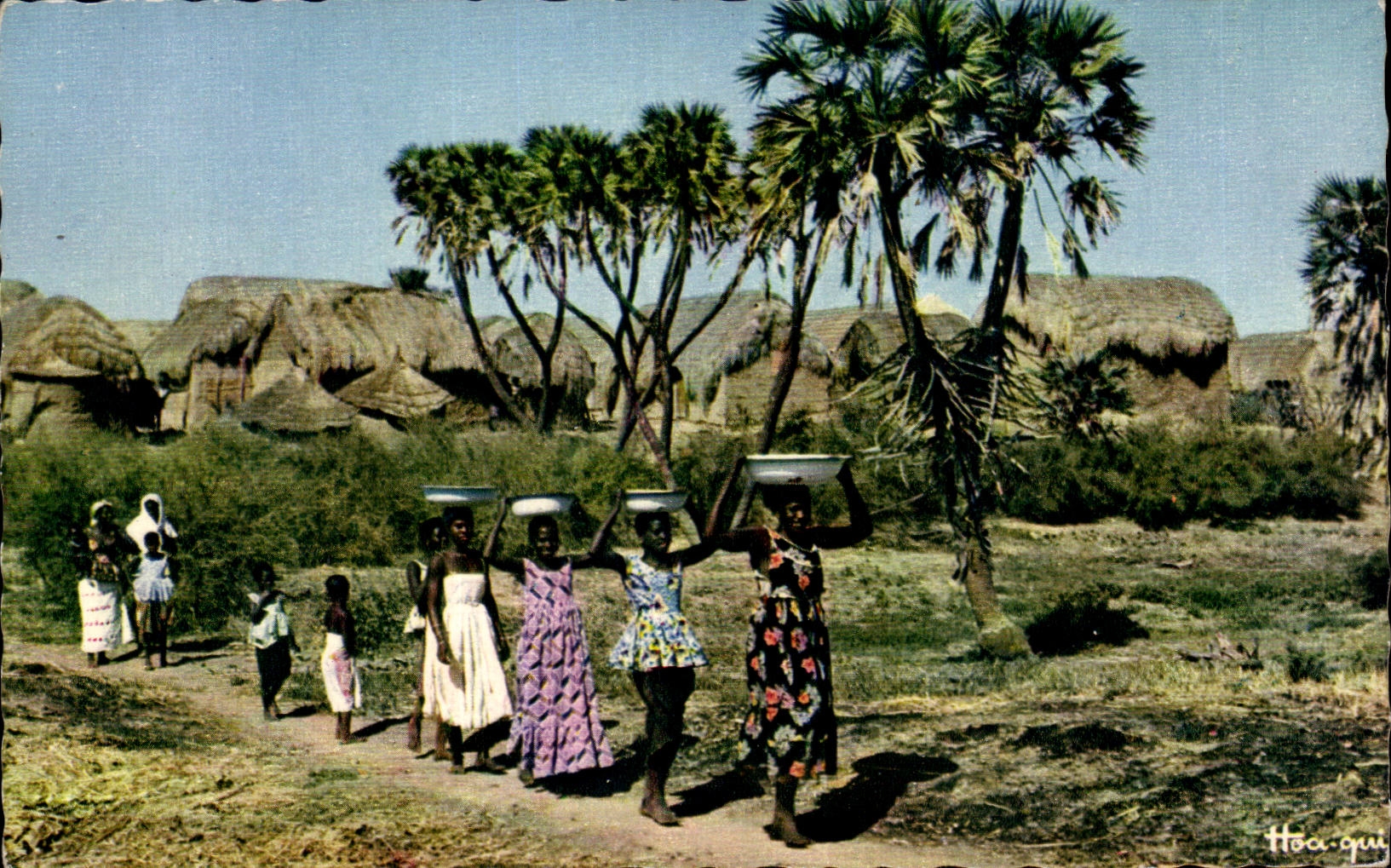 Afrique - Africa - L Afrique en Couleurs - Sur le Chemin de la Fontaine - CPA