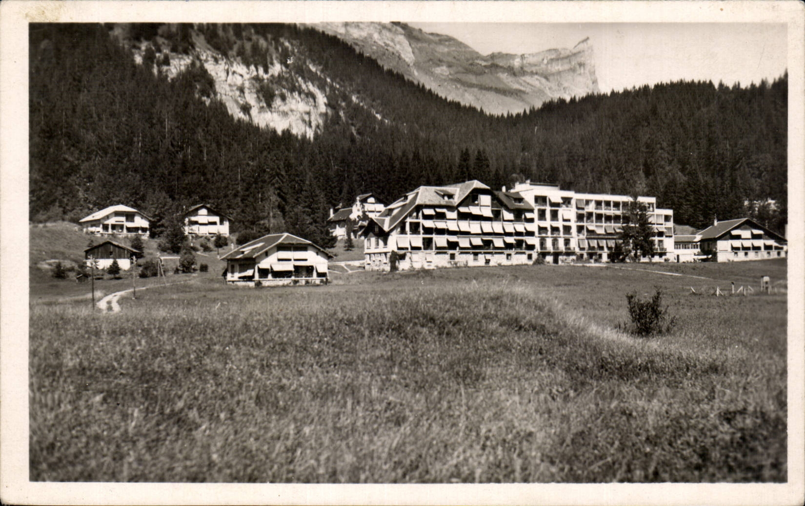 CPSM Plateau d Assy Village sanatorium de Praz Coutant et le roc des Fiz