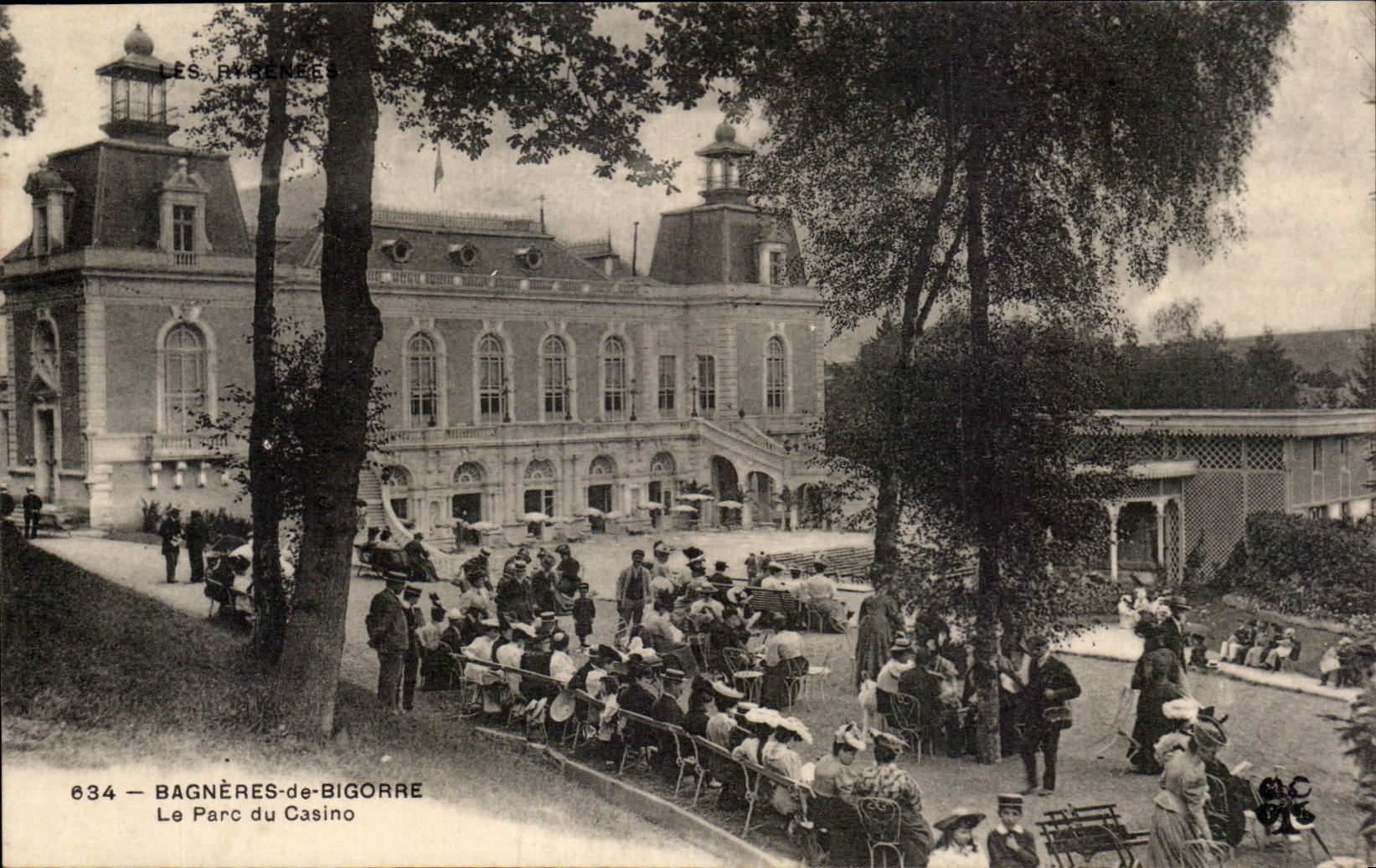 CPA Bagneres de Bigorre the park of the casino
