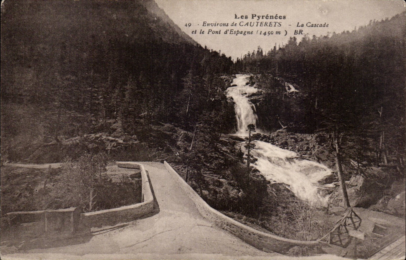 CPA Surroundings of Cauterets the cascade and the bridge Spain