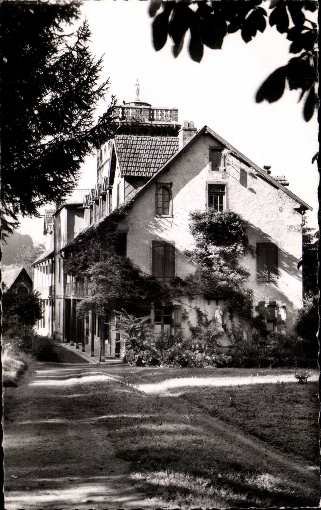 CPSM Petit couvent de l immaculee conception Route de la foret Lourdes