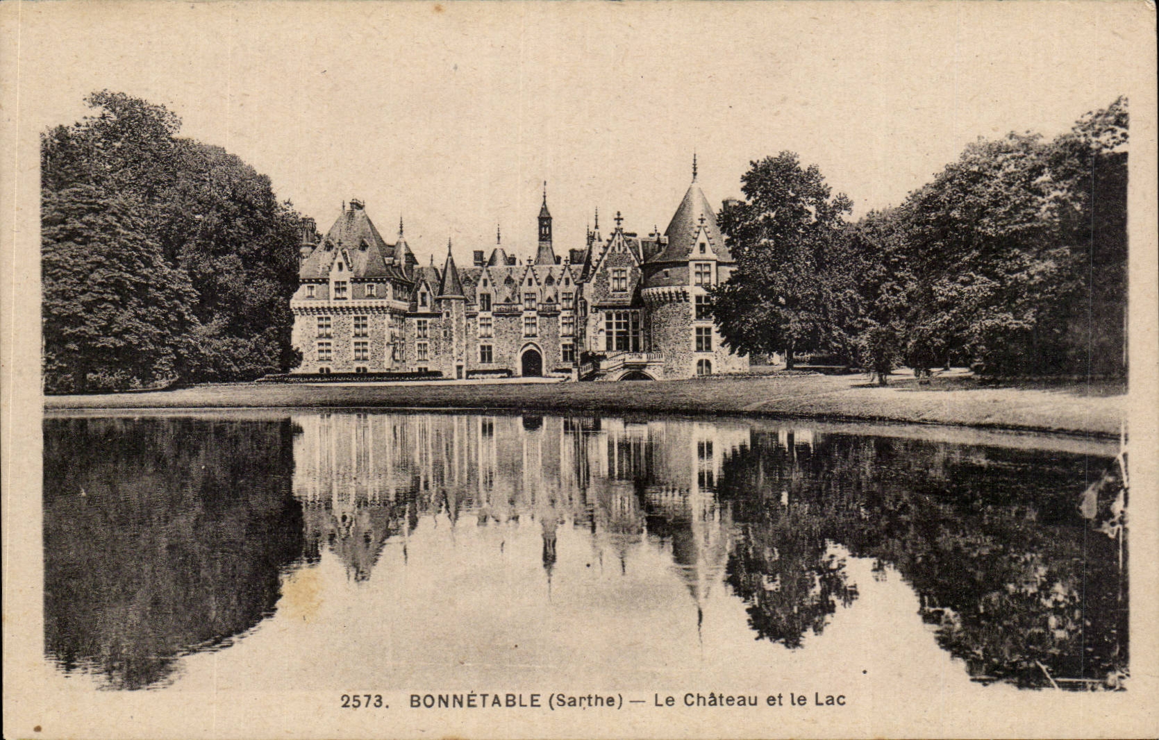 CPA Bonnetable the castle and the lake