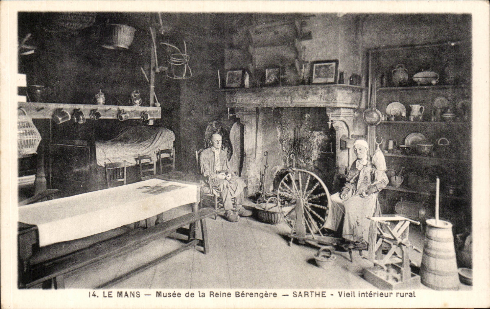 CPA Mans Old Museum of the queen Berengere the Sarthe rural interior