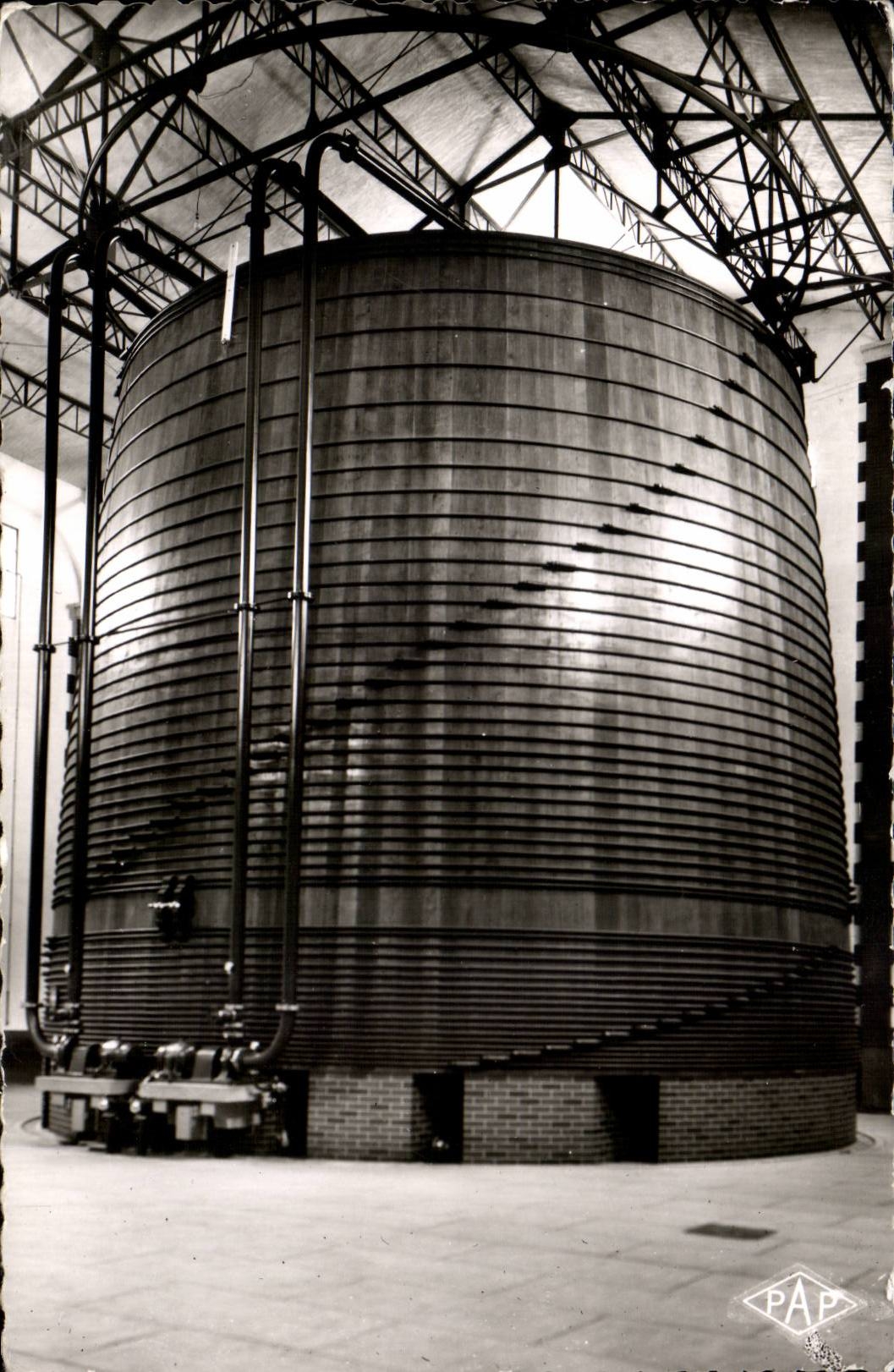 CPSM Thuir Byrrh Establishments