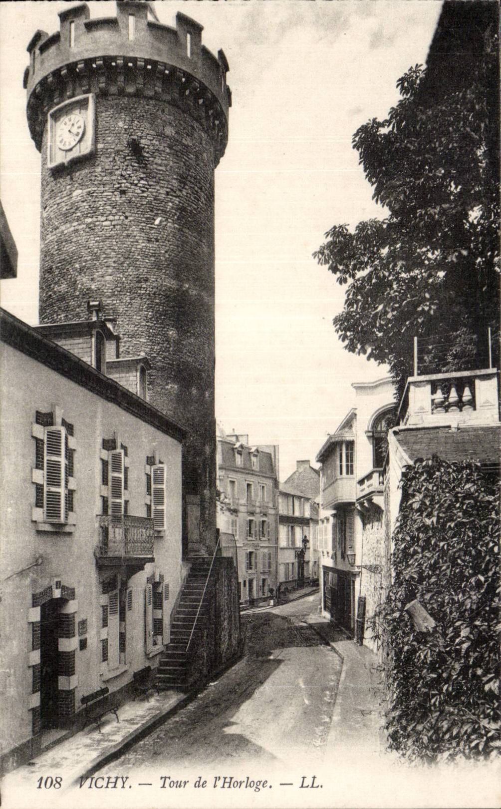 CPA Vichy Tour de l horloge