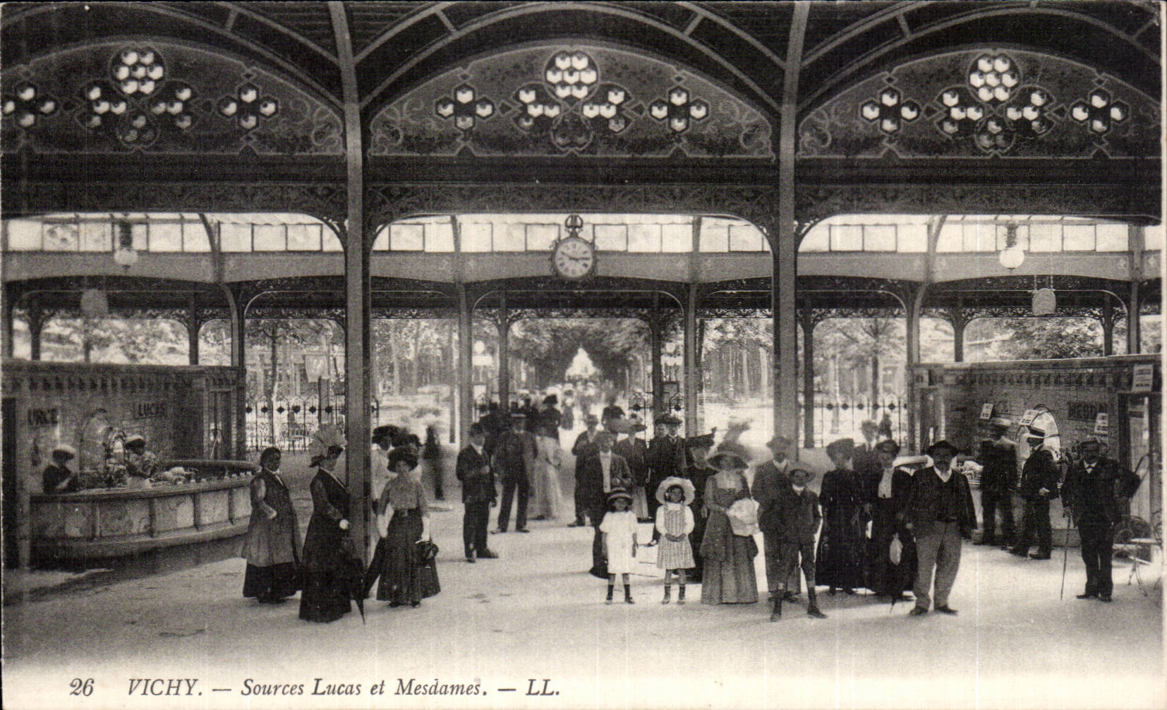 CPA Vichy Sources Lucas et Mesdames