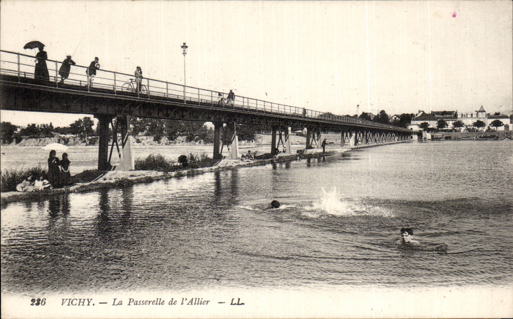CPA Vichy La passerelle de l Allier