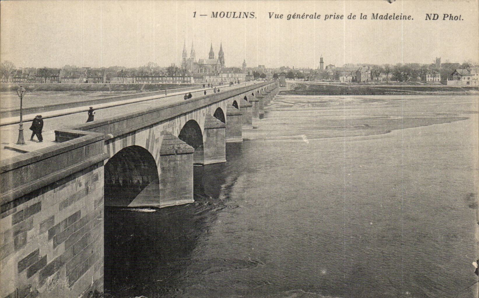 CPA Moulins View taken of the Madeleine