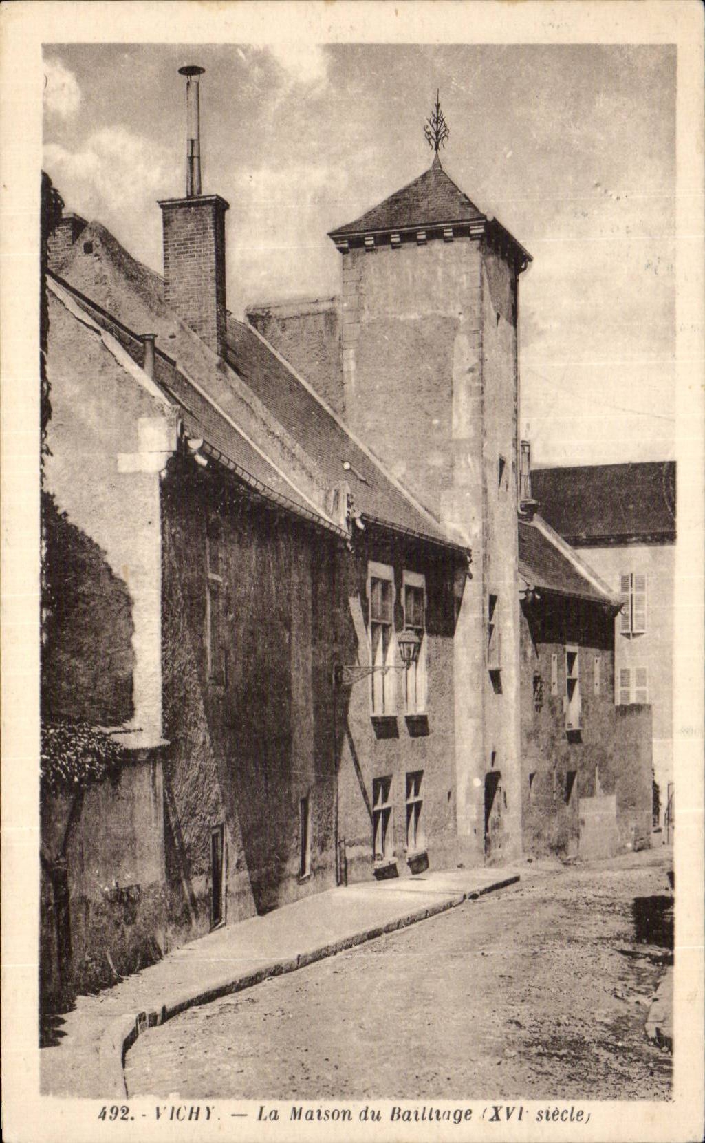 CPA Vichy La maison du Balliage 