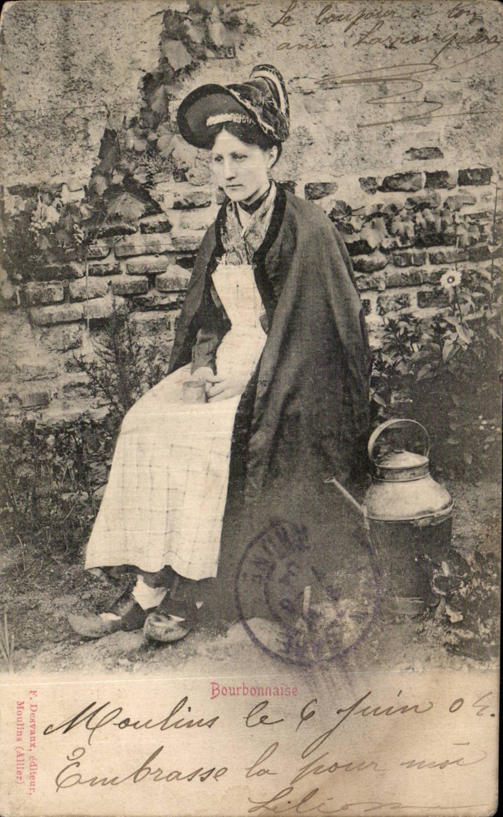 CPA Bourbonnaise Folklore costume