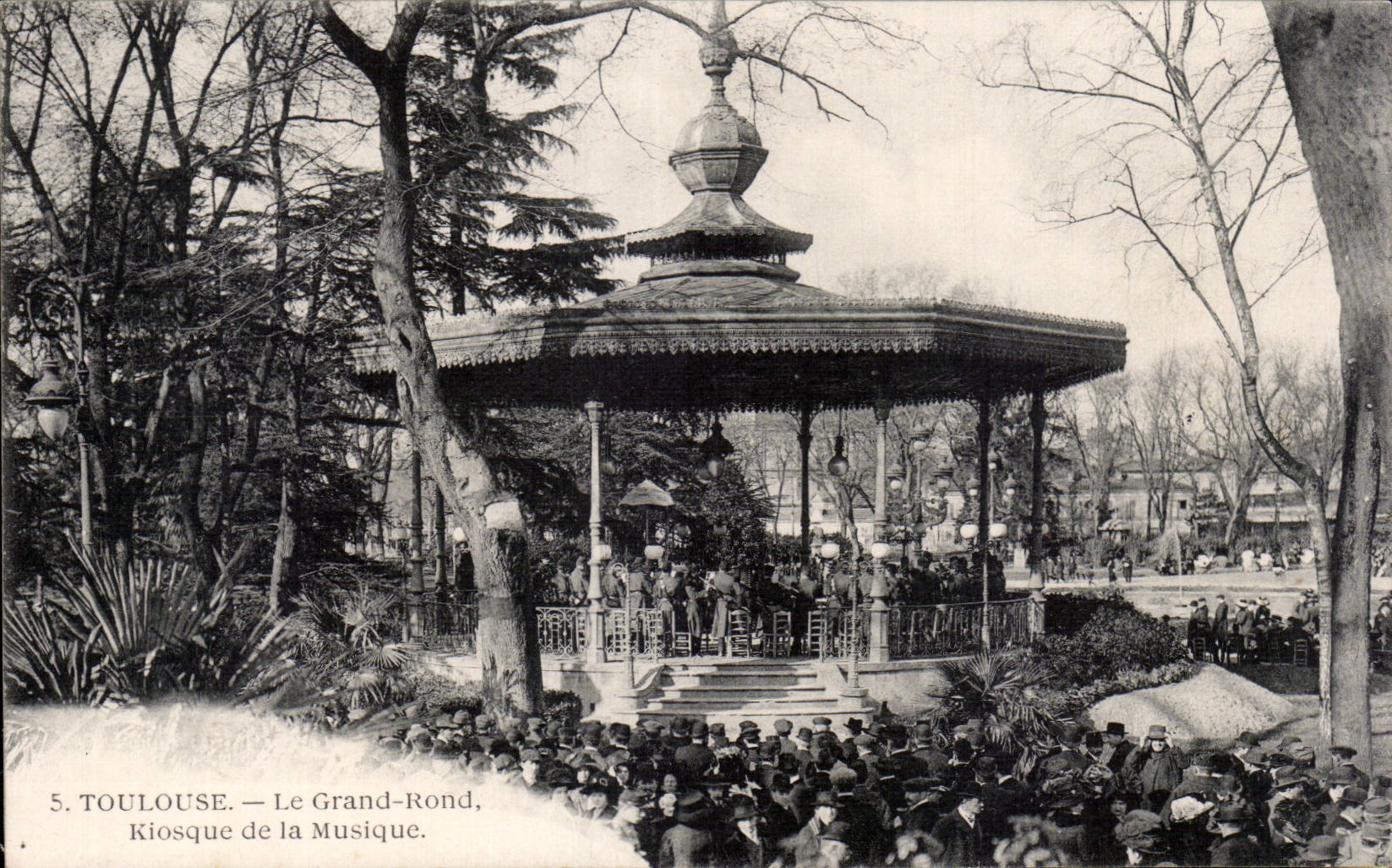 CPA Toulouse the large round Kiosk of the music
