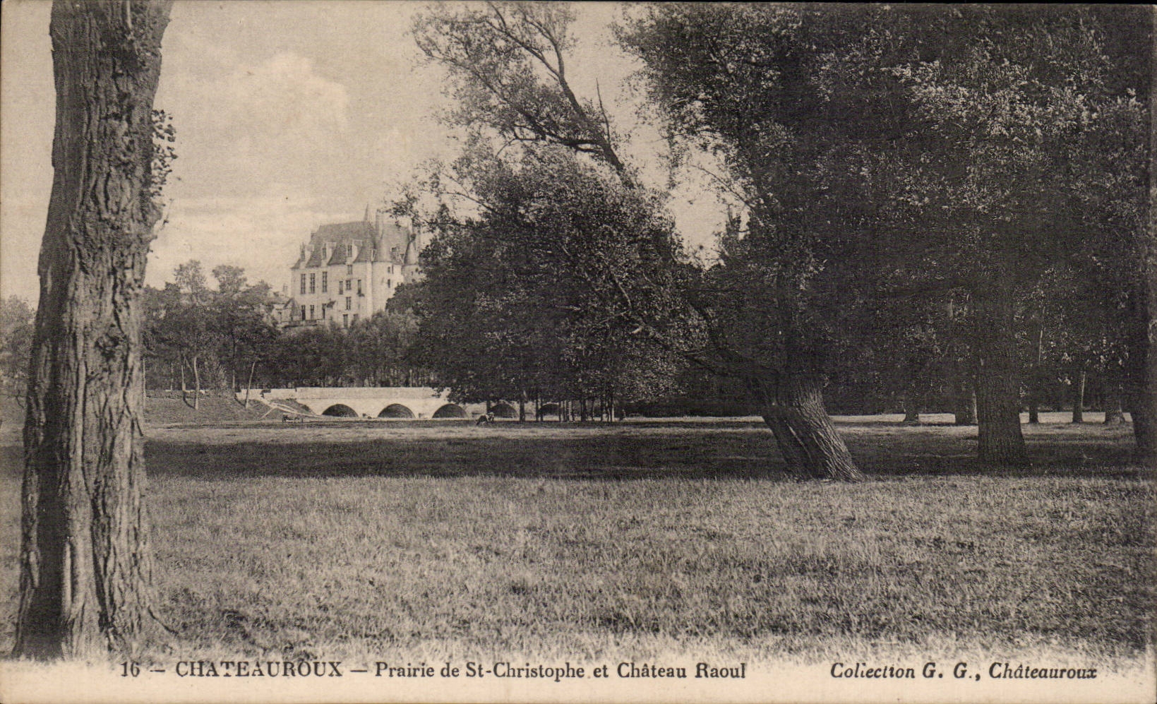 CPA Chateauroux Praire de St Christophe et chateau Raoul
