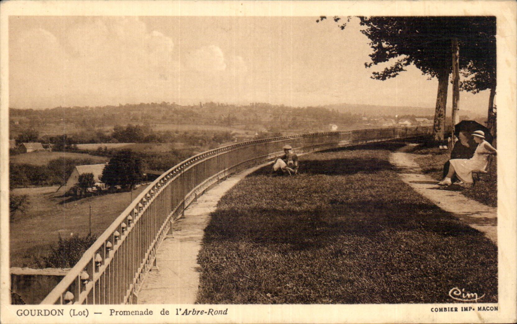 Gourdon - Promenade de l Arbre Rond - CPA