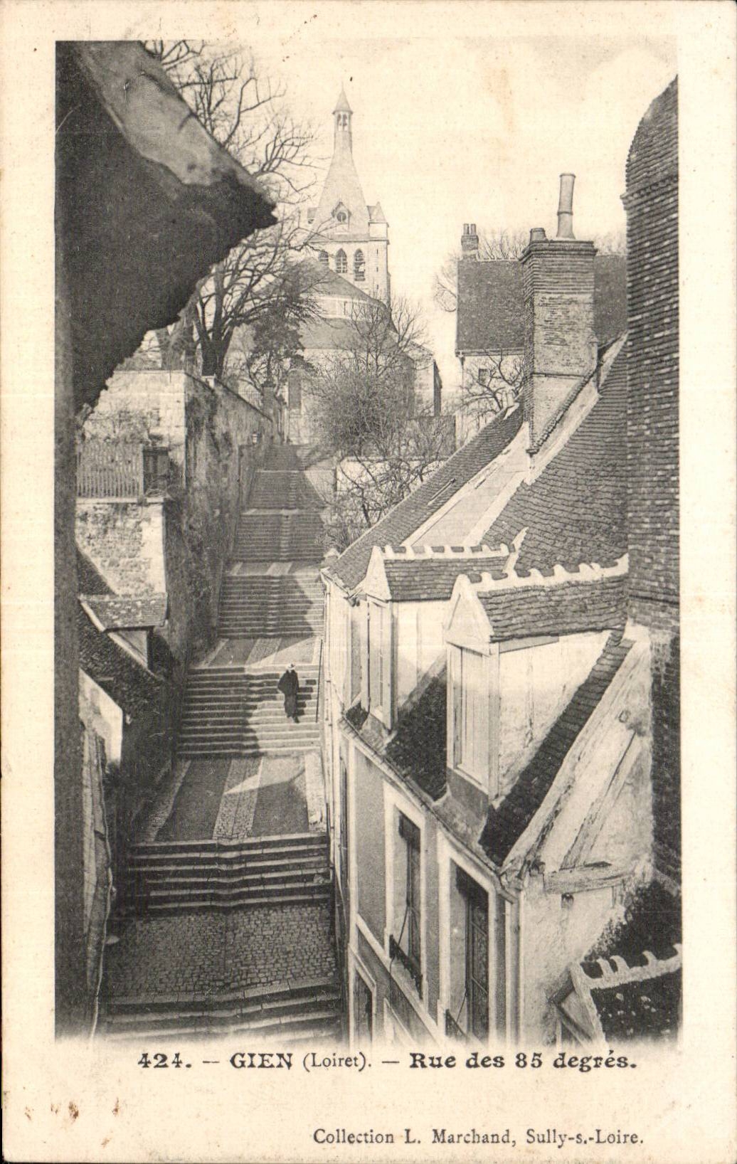 Gien - Street of the 85 degrees - CPA