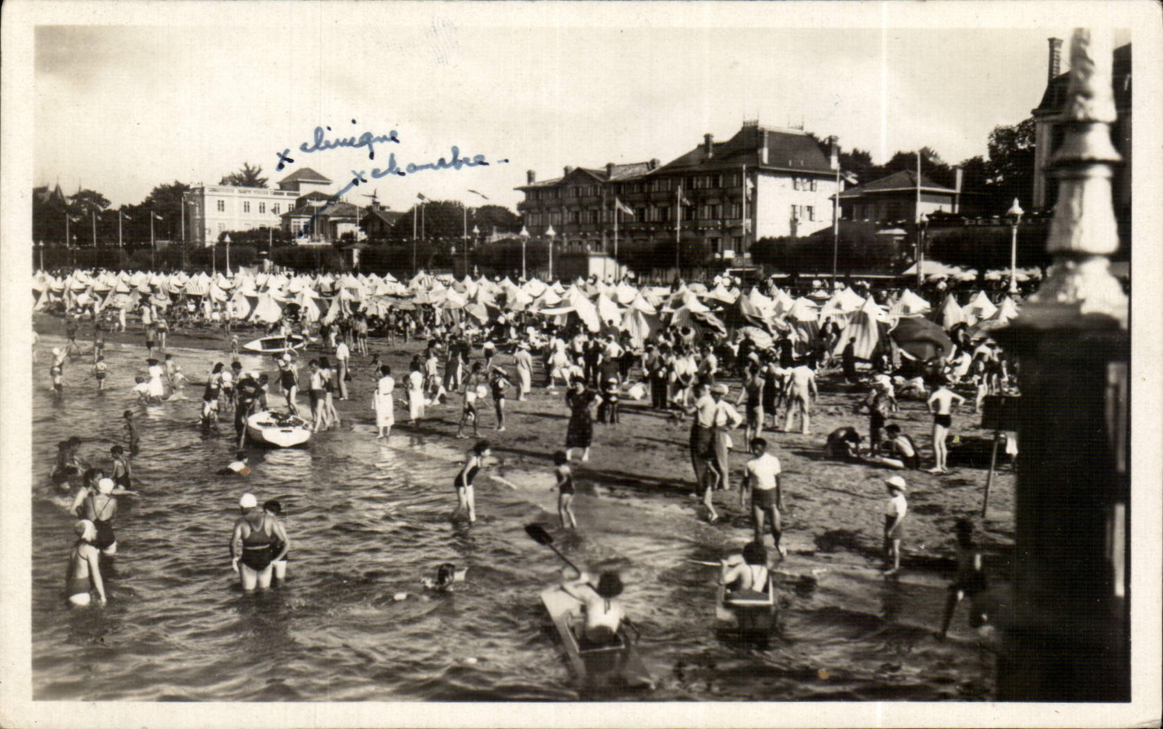 Arcachon - La Plage devant les Grands Hotels - CPA
