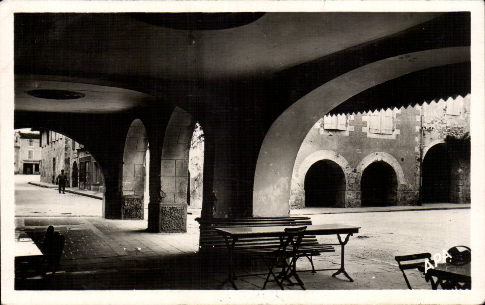 Saint Clar - Under the Arcades - CPA