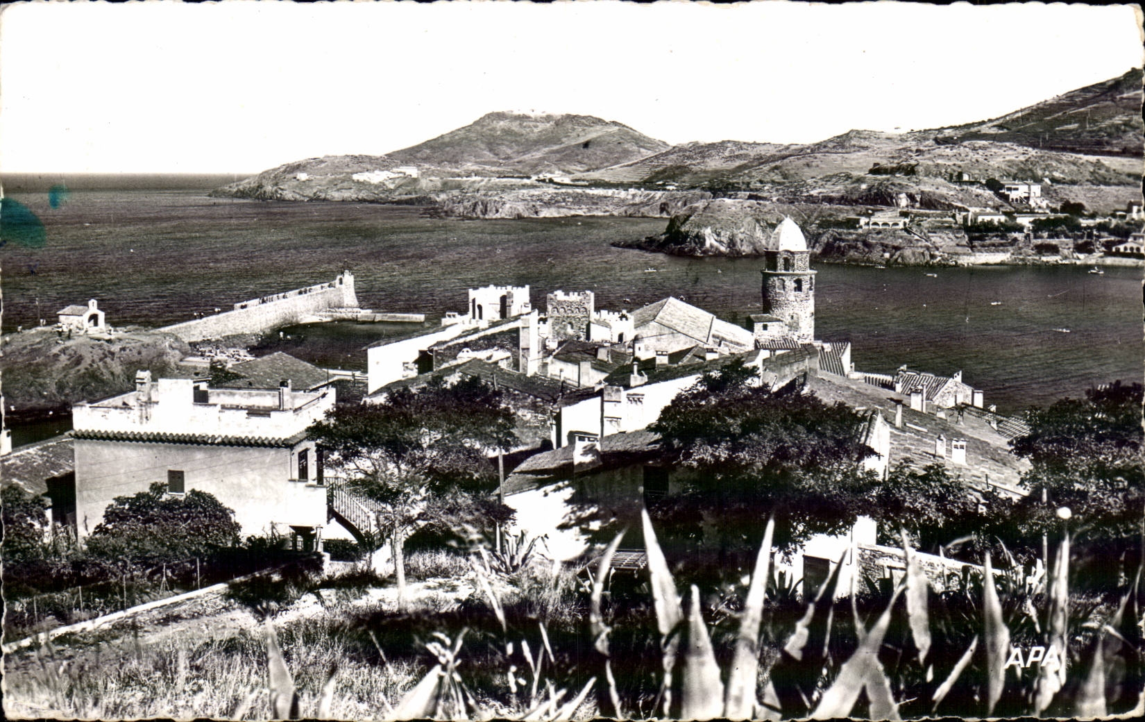La Cote Vermeille - Collioure - En Parcourant - Echapee sur l entree du Port - CPA