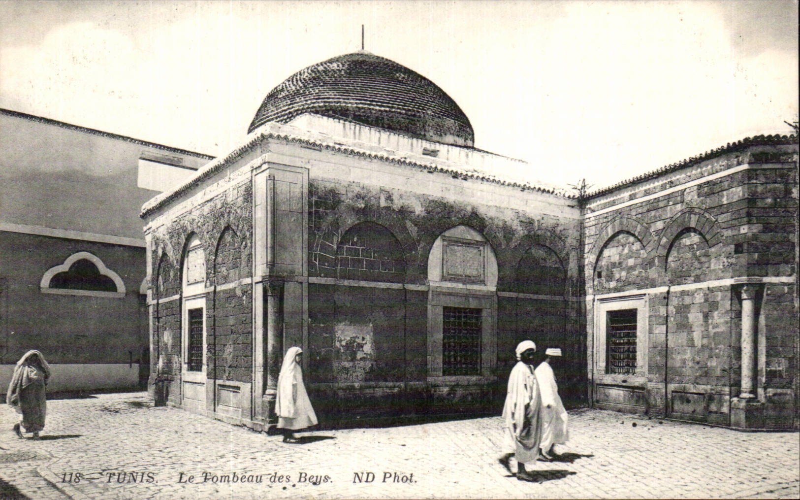 CPA Tunisie le tombeau des Beys 