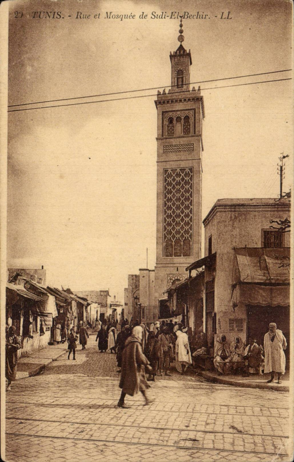 CPA Tunisie Tunis Rue et mosquee de Sidi El Bechir