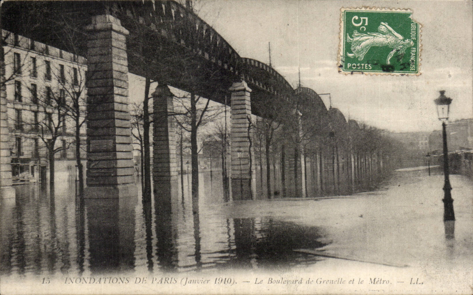 Paris - 15 - Inondations de Paris- Janvier 1910 - Le Boulevard de Grenelle et le Metro - CPA