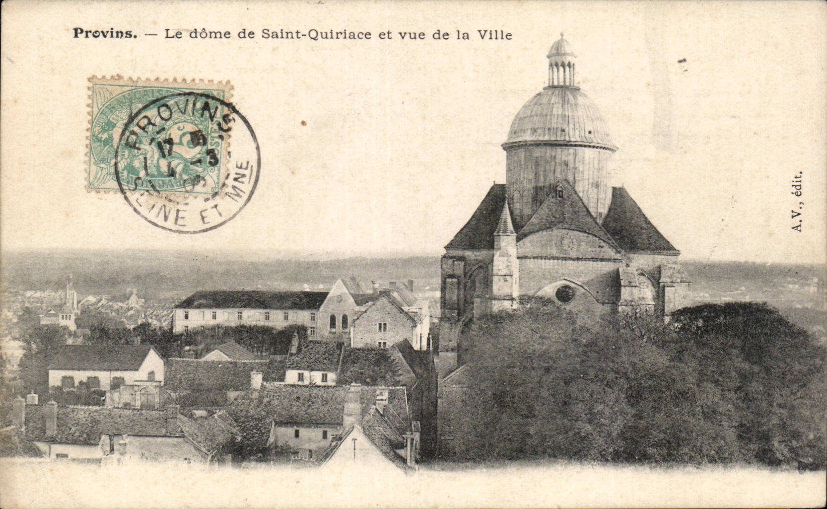 CPA acodado ramifica la boveda del santo Quiriace y vista de la ciudad