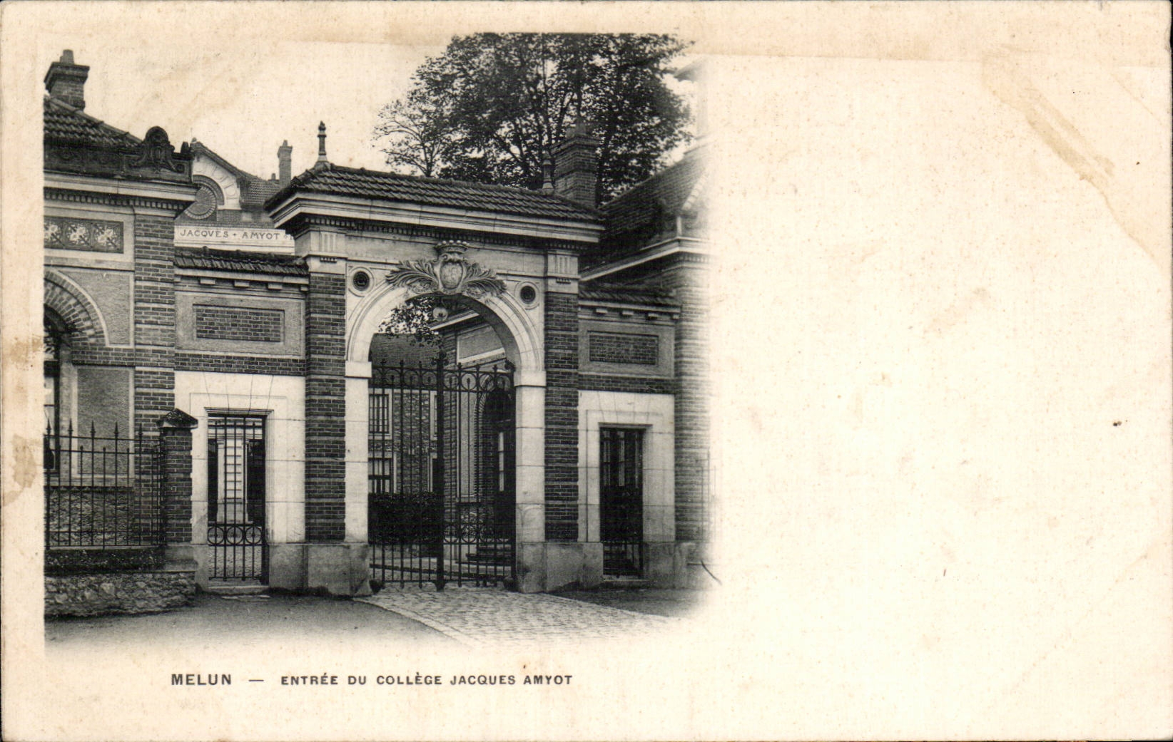 CPA Melun Entrance of the college Jacques Amyot