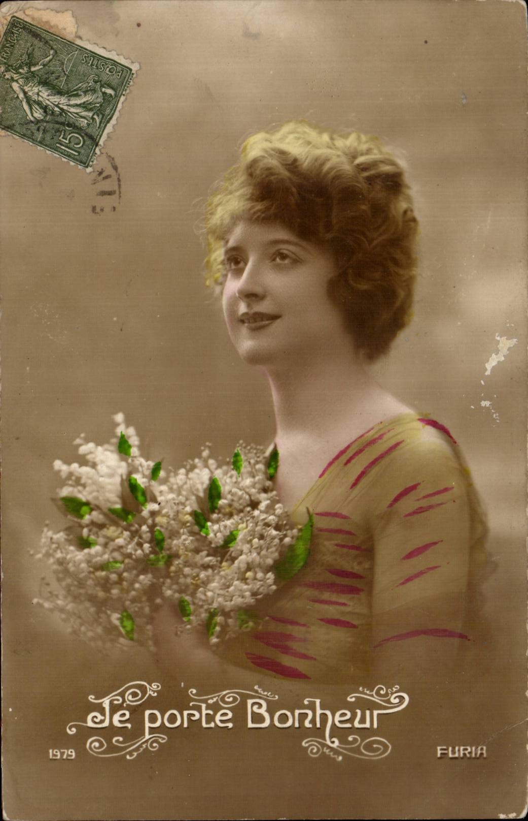 CPA Fantaisie Fleurs Muguet Porte bonheur Femme