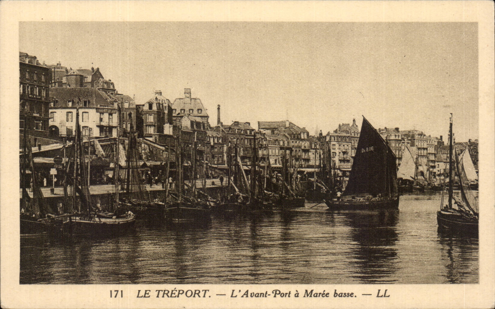 CPA Treport before port has low tide