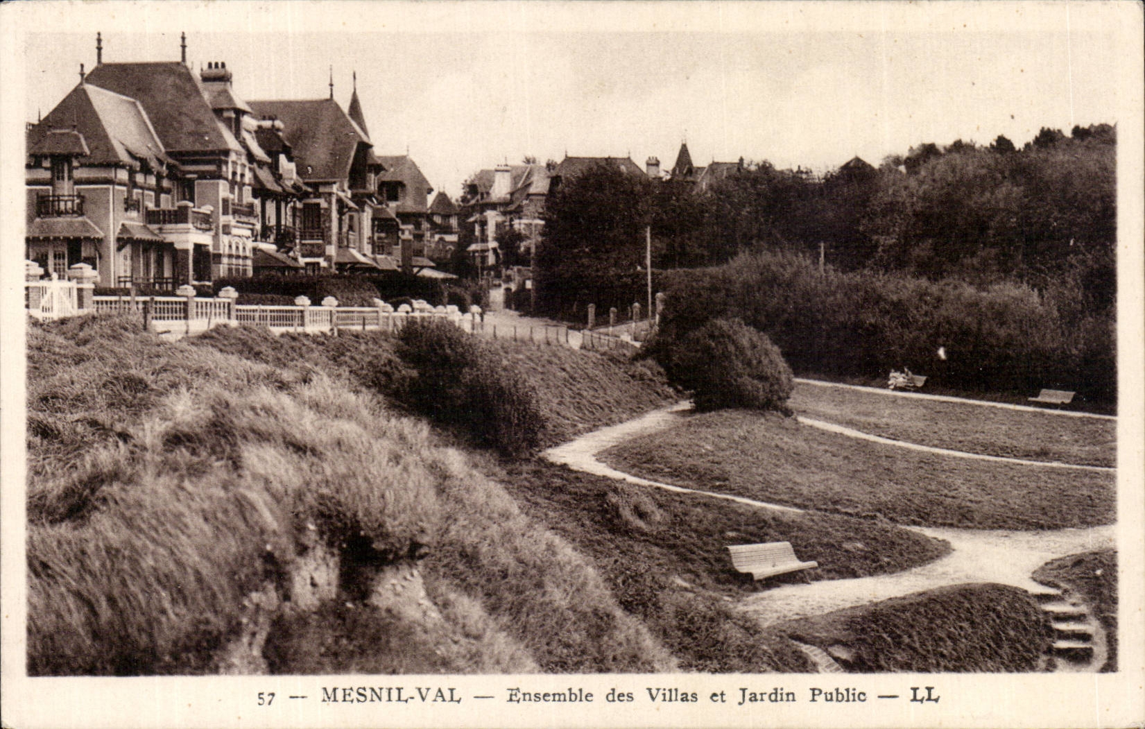 Valle de CPA Mesnil junto de los chalets y del jardin publico