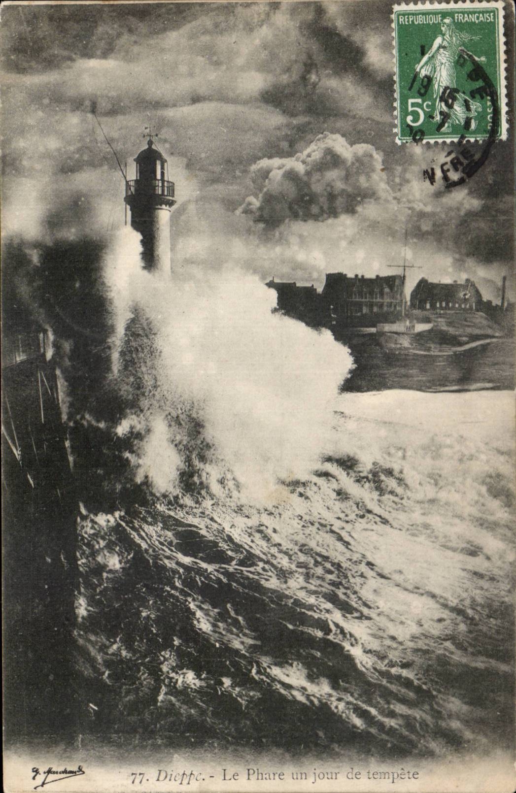 CPA Dieppe la linterna un dia de tormenta del faro