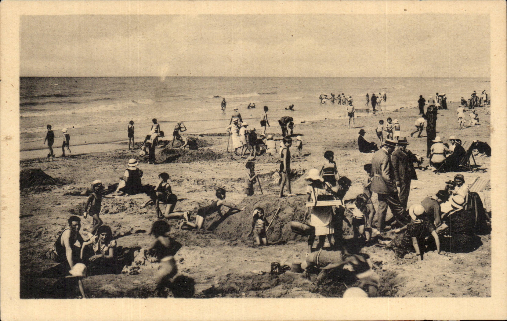 Weak Roses - On Sand - CPA