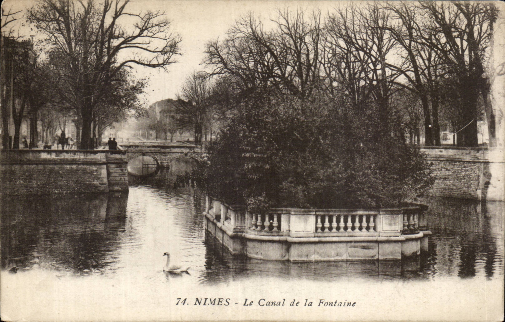 Nimes - Le Canal et la Fontaine - CPA 