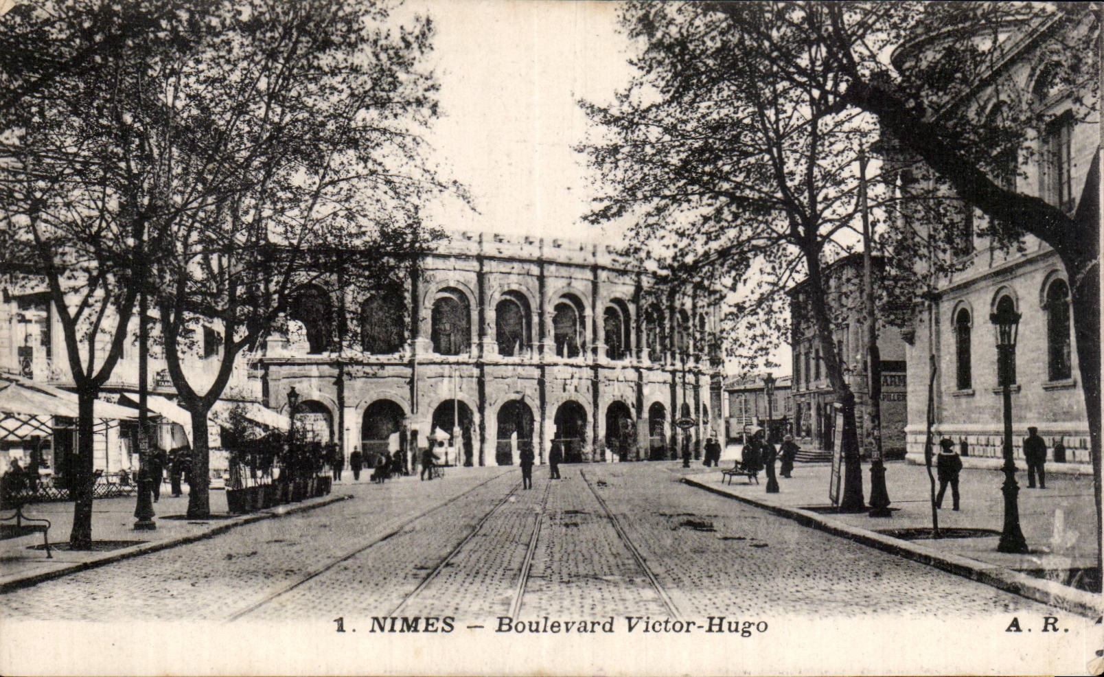 Nimes - Boulevard Victor Hugo - CPA 
