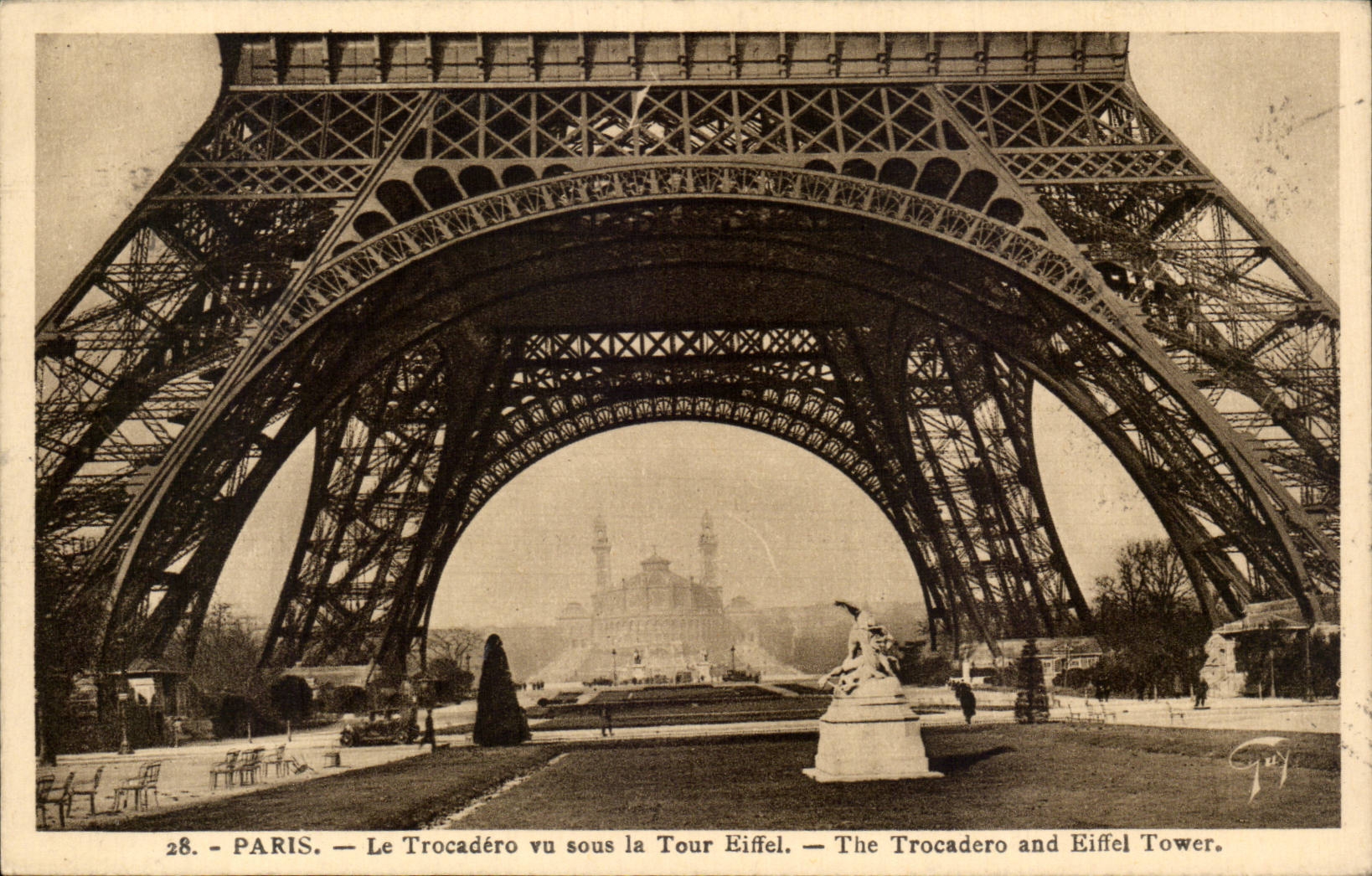 Paris - 7 - Tour Eiffel - Eiffel Tower - Le Trocadero vu sous la Tour - CPA