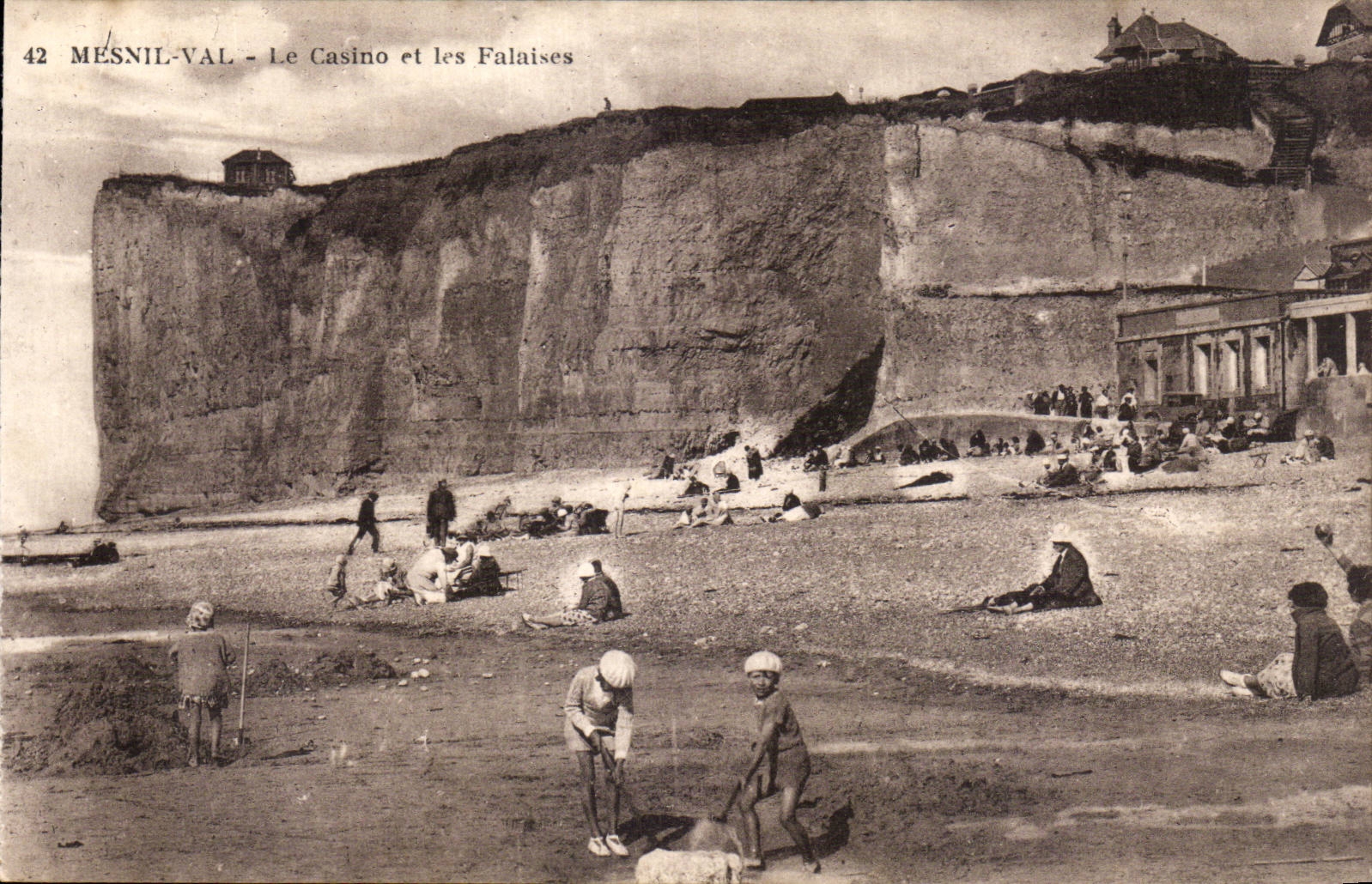 Dieppe - el casino y los acantilados - CPA