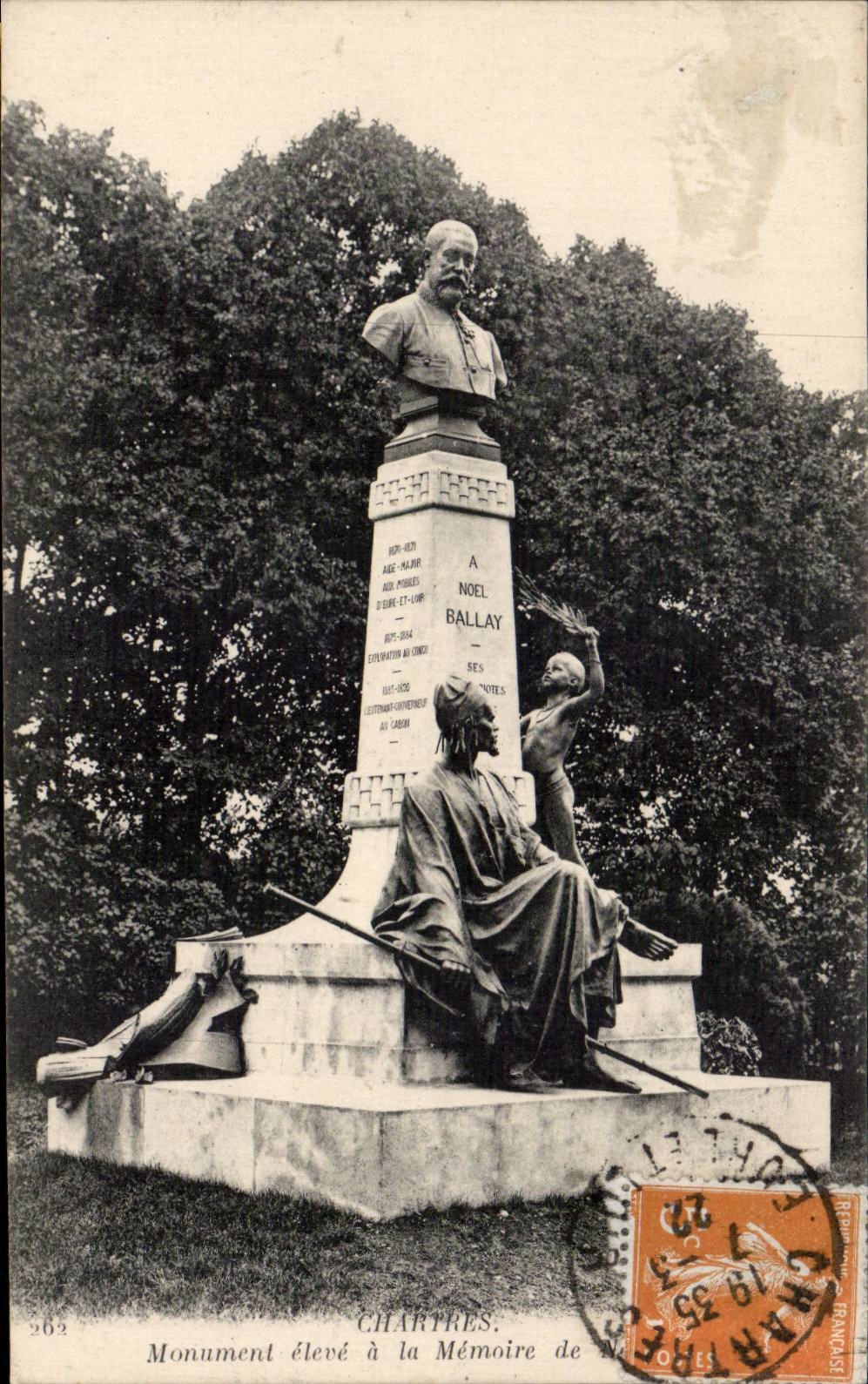 Chartres - Monument eleve - CPA