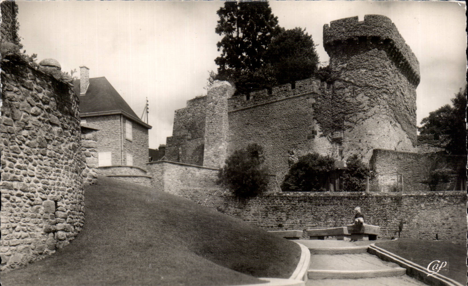 CPSM Avranches la torre y las paredes de la mujer mayor