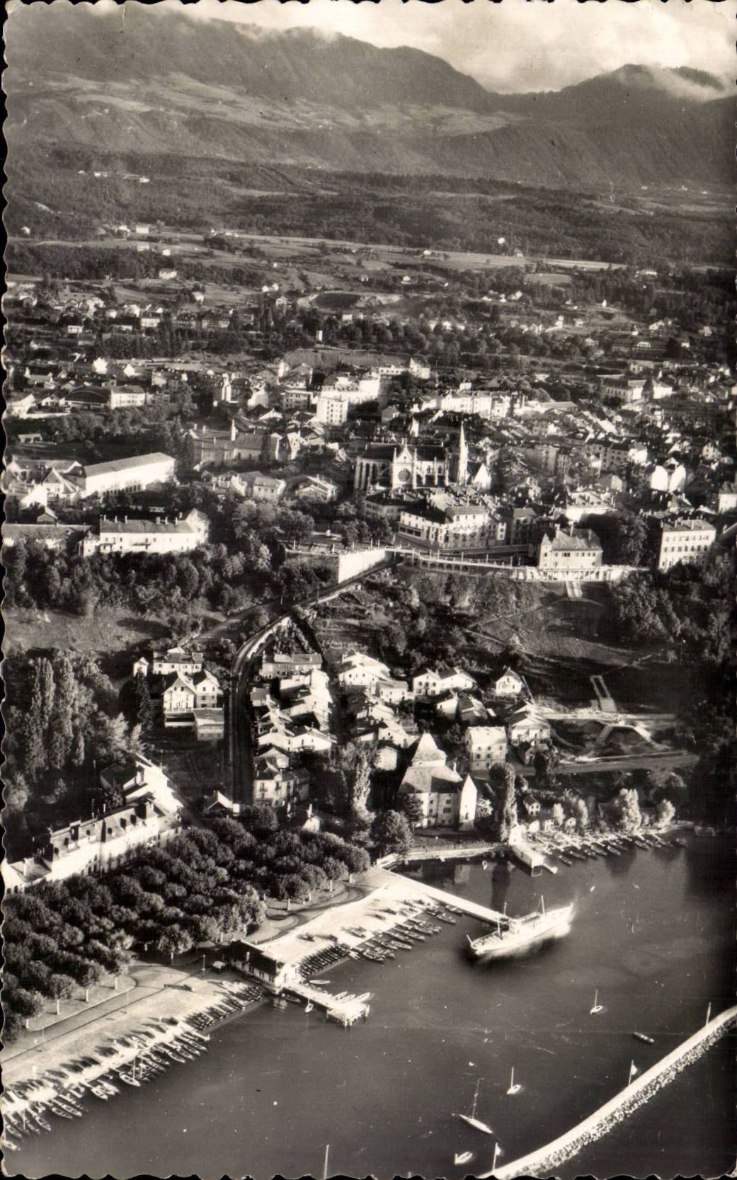 CPSM Thonon les Bains Seen air on the port the city and Mounts of Chablais