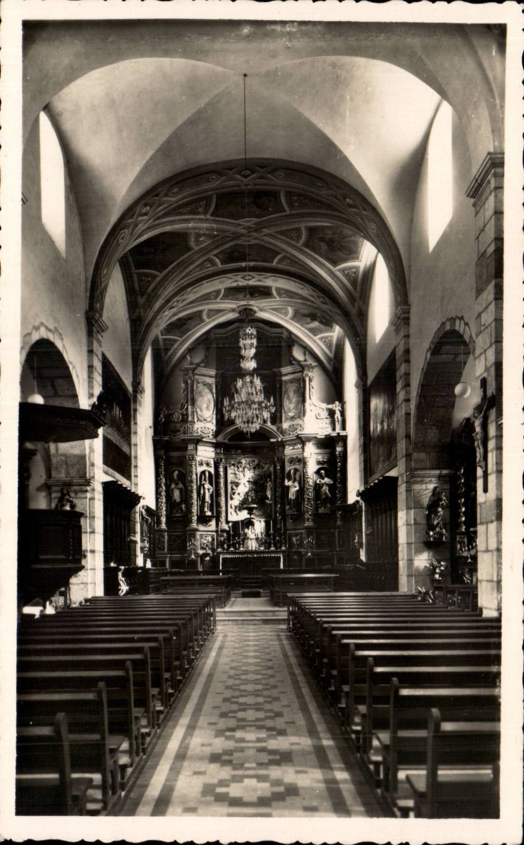 CPSM Thones interior de iglesia