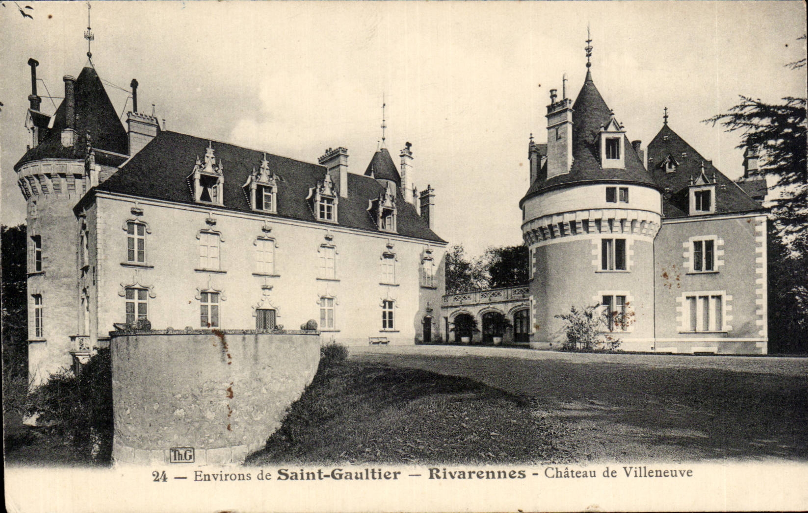 CPA Environs de Saint Gaultier Rivarennes Chaetau de Villeneuve