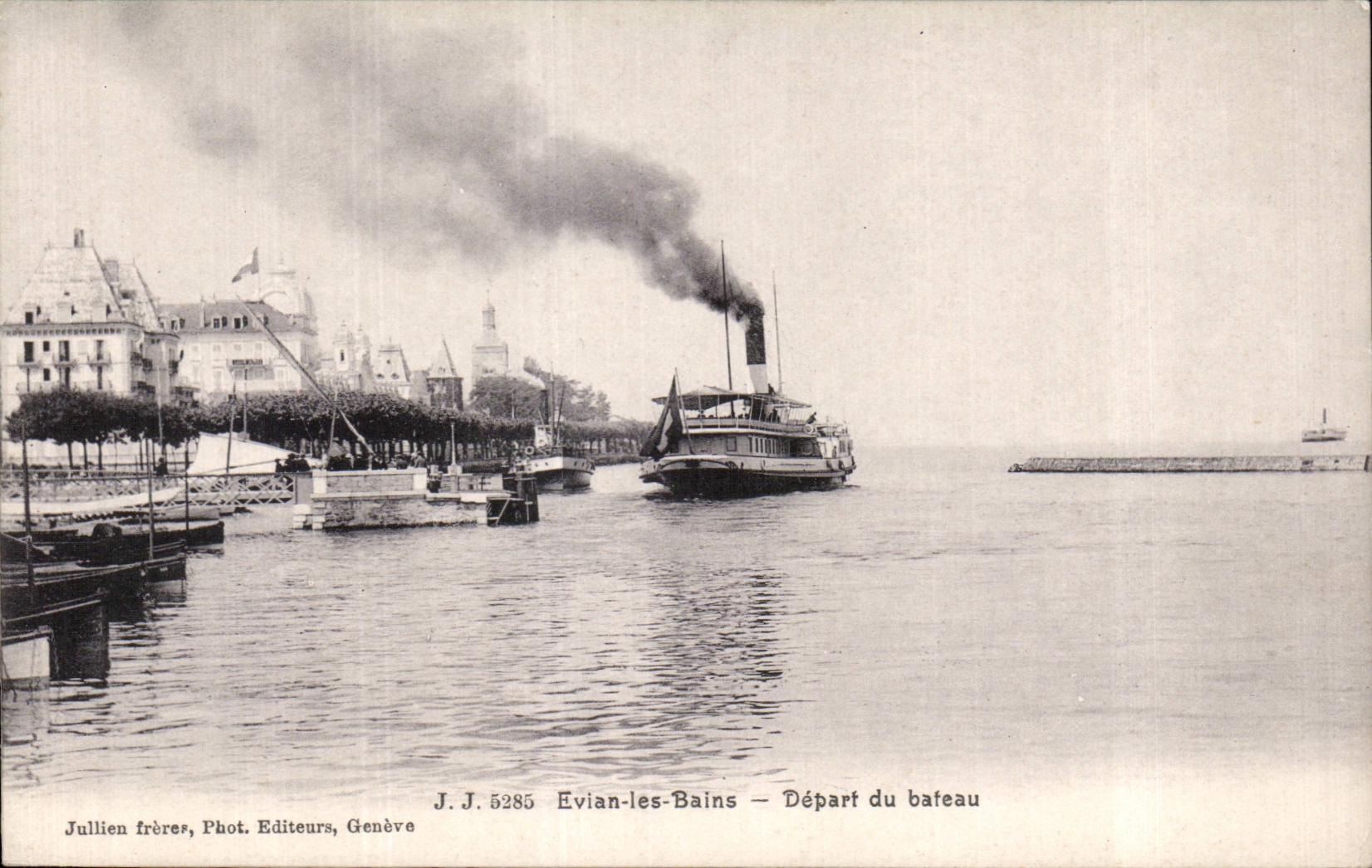 Evian les Bains - Departure of the Boat - CPA