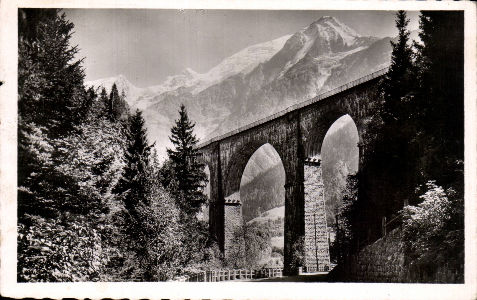 CPA Les Houches Viaduc Sainte Marie Massif du Mont Blanc et aiguille du Gouter