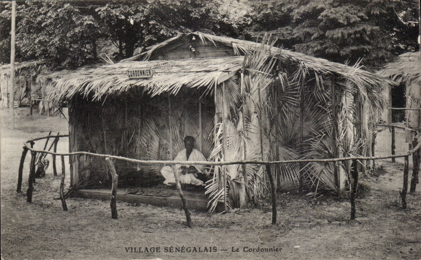CPA Senegal village senagalais the shoe-maker